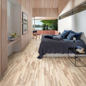 Паркетная доска Карелия ЯСЕНЬ КАНТРИ ВАНИЛЬ МАТОВЫЙ ЛАК 14x188x2266 3П (3,41 м2) в интерьере