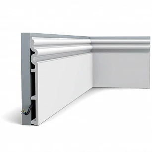 Плинтус Orac Decor SX193 2000x22x250 в интерьере