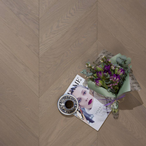 Французская елка 45⁰ COSWICK Серый шпинель (1169-1867-10) Шелковое масло ультраматовое 1,72 м2 в интерьере