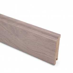 Плинтус шпонированный Lab Arte Oak Shevron 80х15х2500 в интерьере