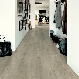 Плитка ПВХ Pergo Modern Plank Click V3131-40107 Дуб Морской Серый 1510*210*4,5 (2,22) в интерьере